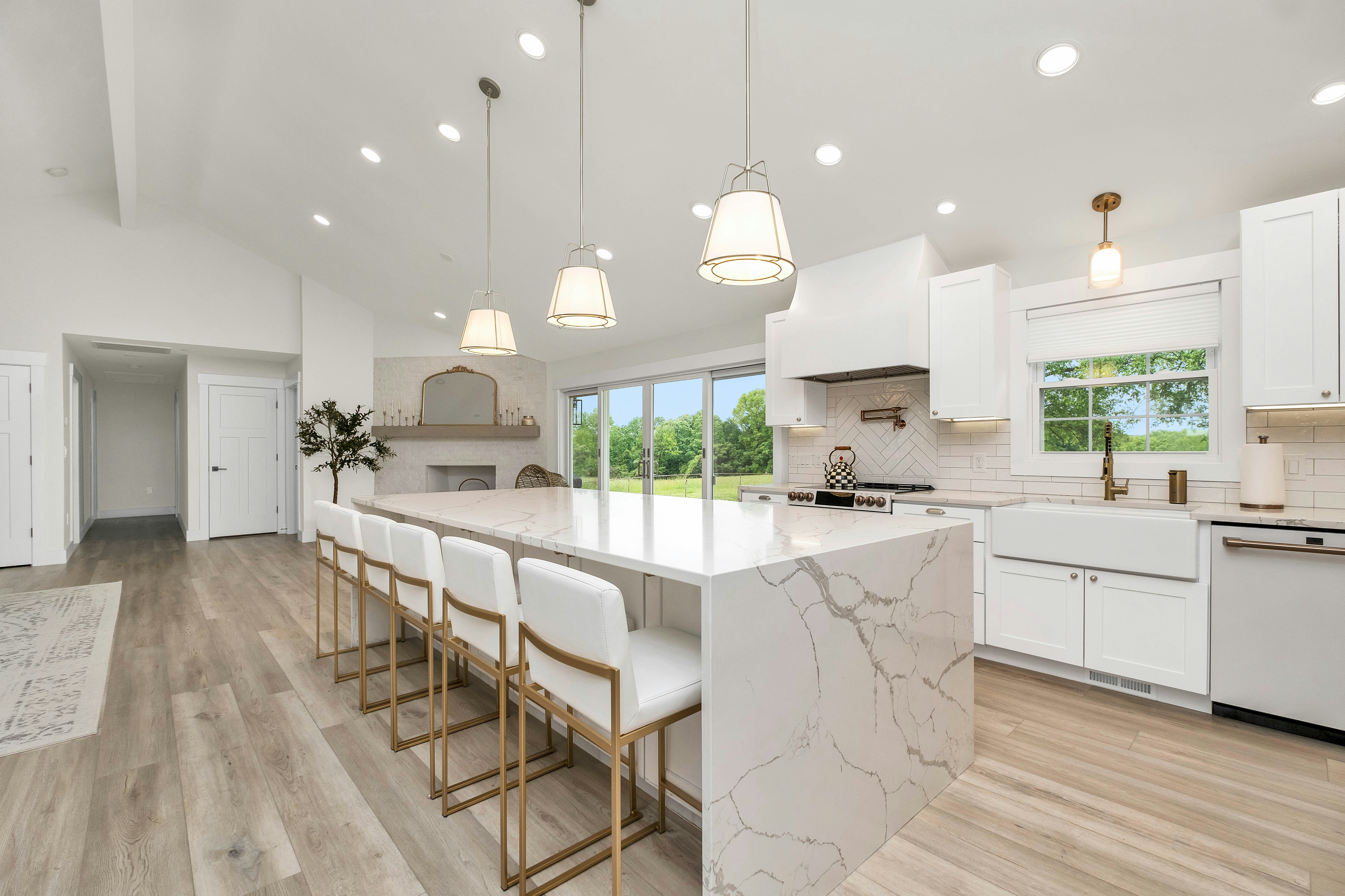 Modern kitchen remodeling service